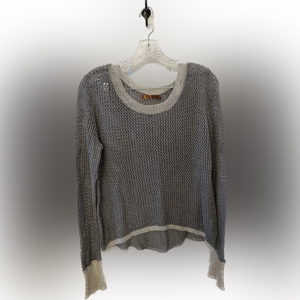 Women’s Belldini Long Sleeve Knit Sweater. Size L. Color Grey and Silver.